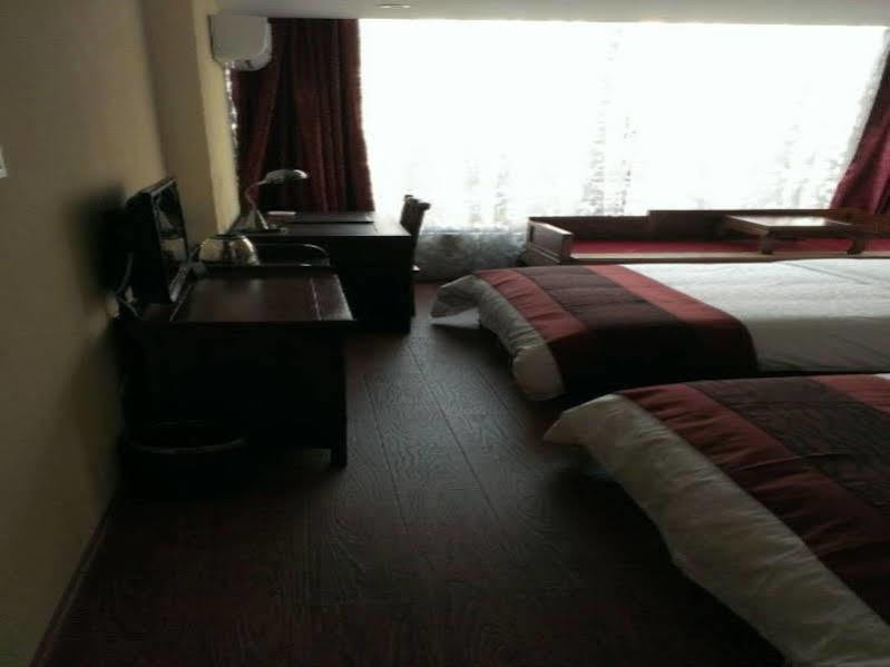 Kunming Green Lake Hostel Екстер'єр фото